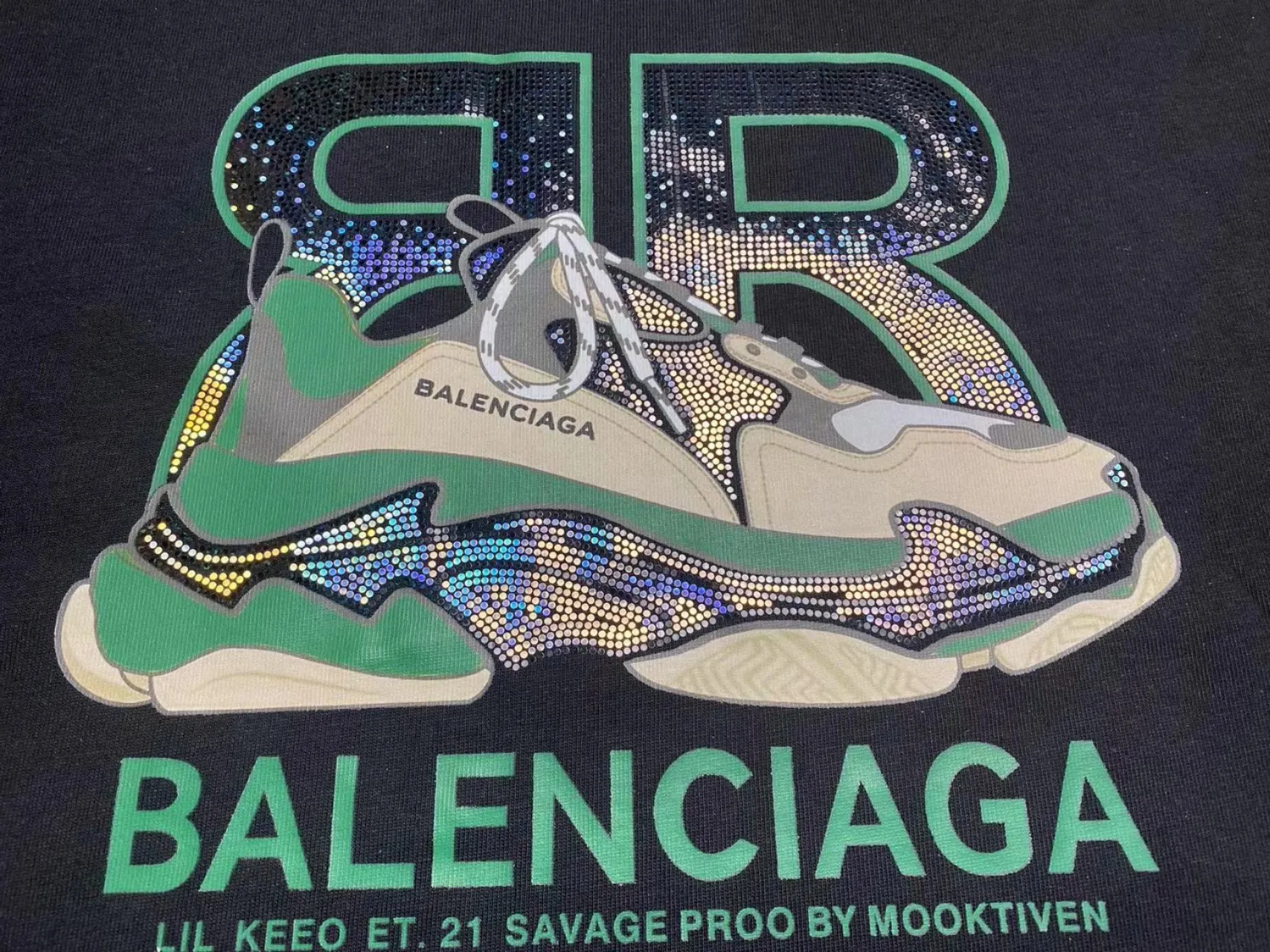 P80✨🔥 BALENCIAGA Paris sequined reflective letter printed short-sleeved T-shirt. Custom-woven and dyed 280g combed cotton heavyweight fabric. Zero color difference in threads. Perfect details. Differentiate from the current version on the market. Welcome to compare. Same Style for men and women. Must-sell in the picture above. Color: White Black Size: 1 2 3 4